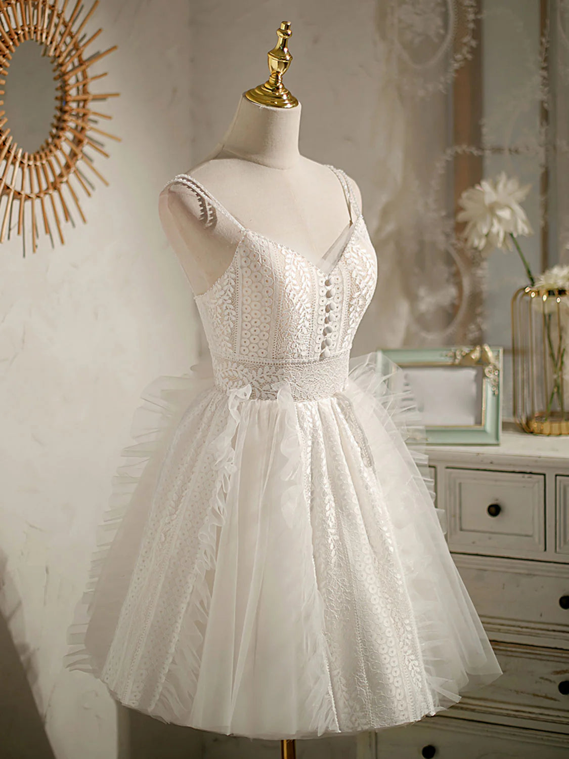 Elegant ivory V-neck short prom dress with delicate tulle and lace details.
