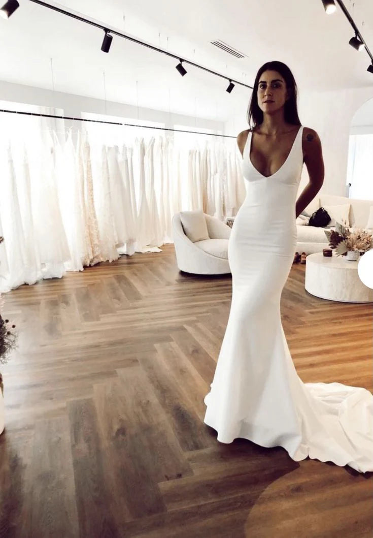 Elegant satin mermaid V-neck long wedding dress.