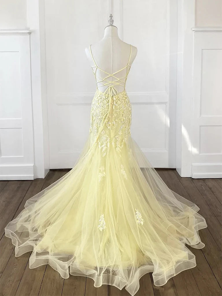 Close-up of the yellow mermaid V-neck tulle lace formal dress details.
