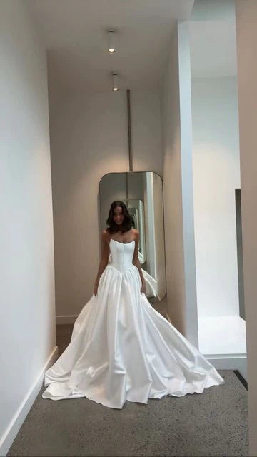 Detail of the smooth, luxurious satin fabric of the wedding dress.