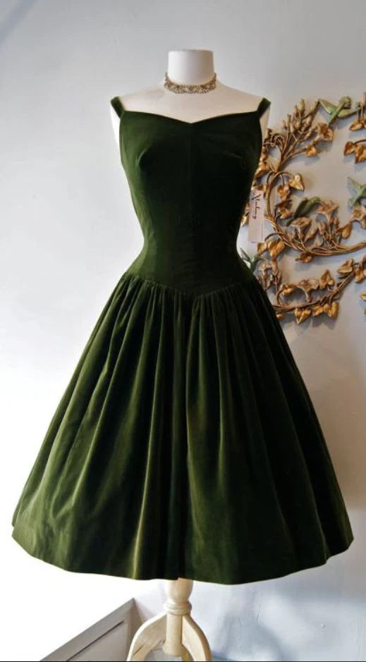 Woman wearing an elegant vintage dark green velvet long prom dress.