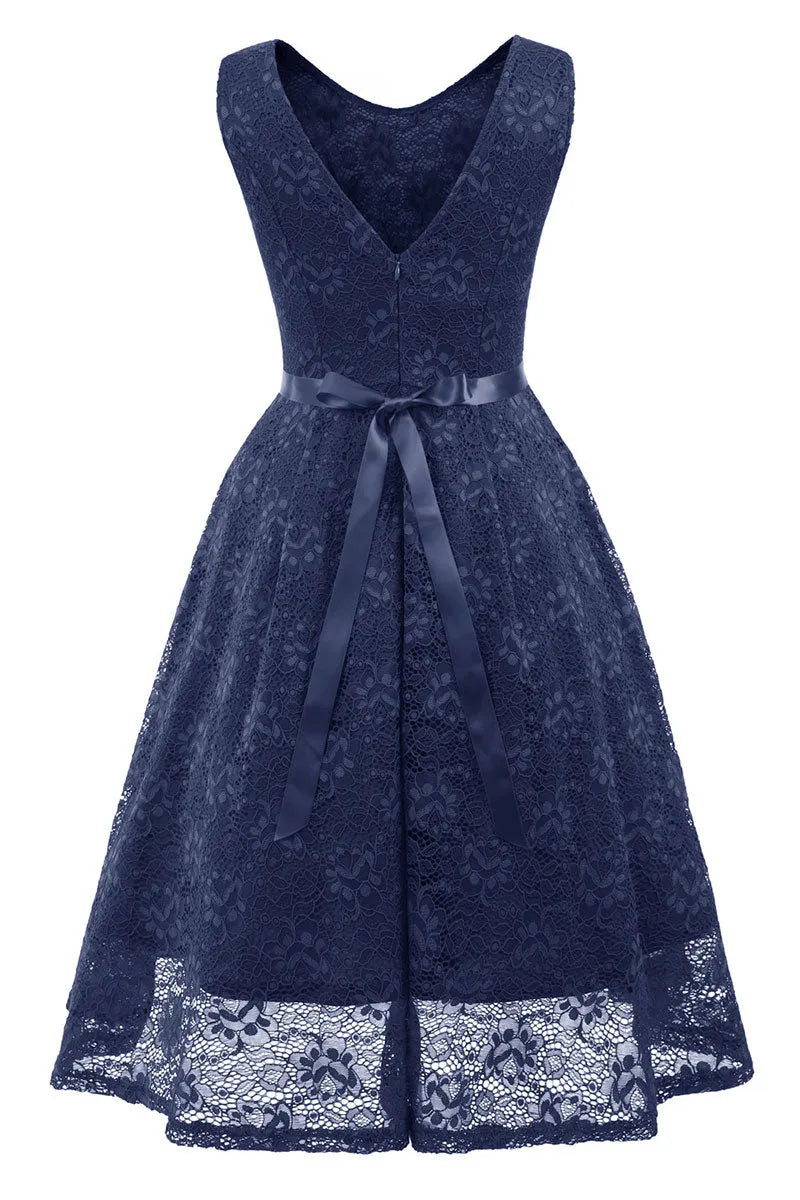 Elegant A-Line Round Neck Lace Champagne Short Homecoming Dress With Bow