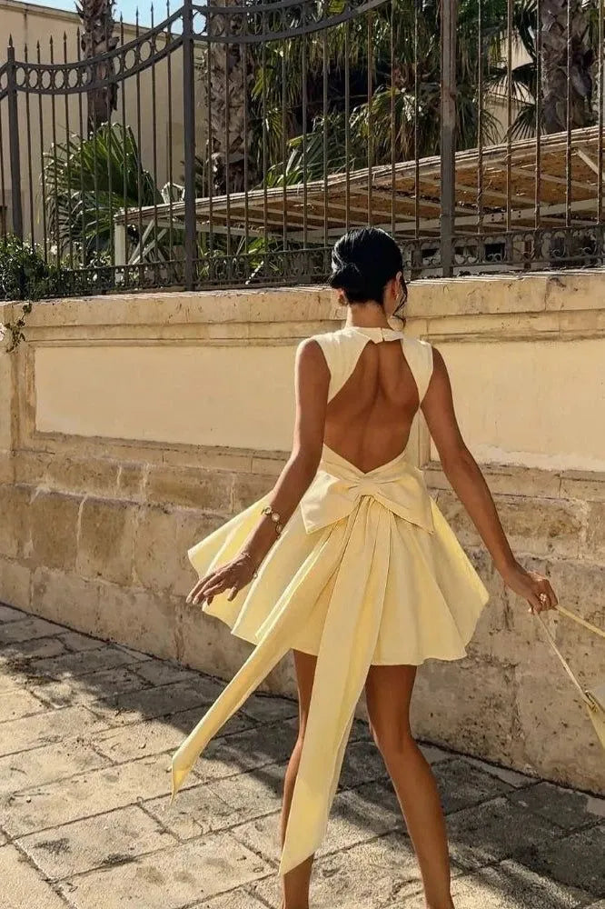 Elegant A-Line Square Neck Corset Open-Back Bow Yellow Mini Homecoming Dress