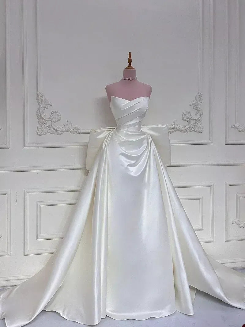 Elegant A-Line Strapless Sleeveless Bow-Detailed Ivory Train-Length Prom Dress For Women Custom