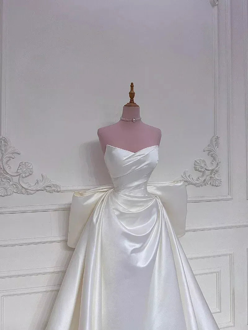 Elegant A-Line Strapless Sleeveless Bow-Detailed Ivory Train-Length Prom Dress For Women Custom
