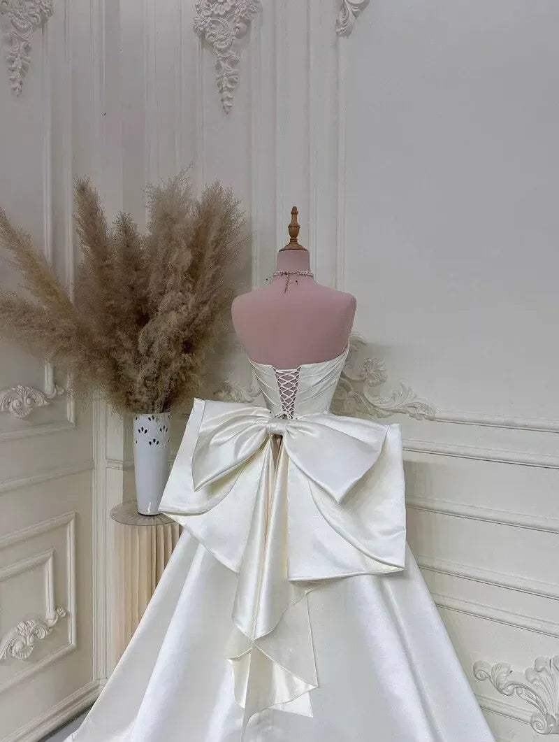 Elegant A-Line Strapless Sleeveless Bow-Detailed Ivory Train-Length Prom Dress For Women Custom