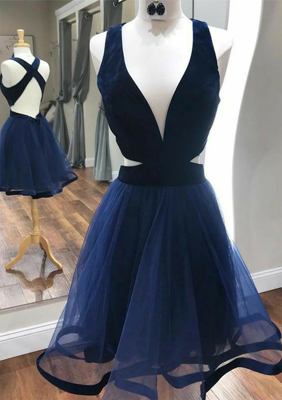 Elegant A-Line V-Neck Sleeveless Cross-Back Tulle Dark Navy Short Homecoming Dress