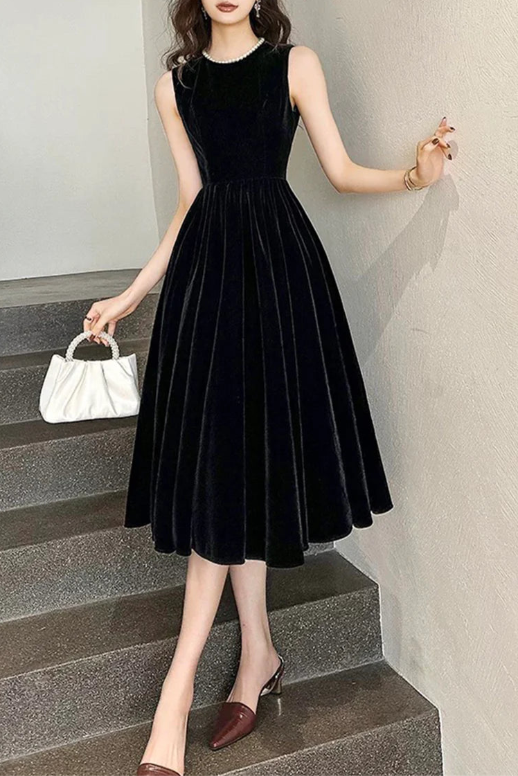 Elegant Black Velvet Pearl Round Neck Short Homecoming Dress A-Line Evening Dress