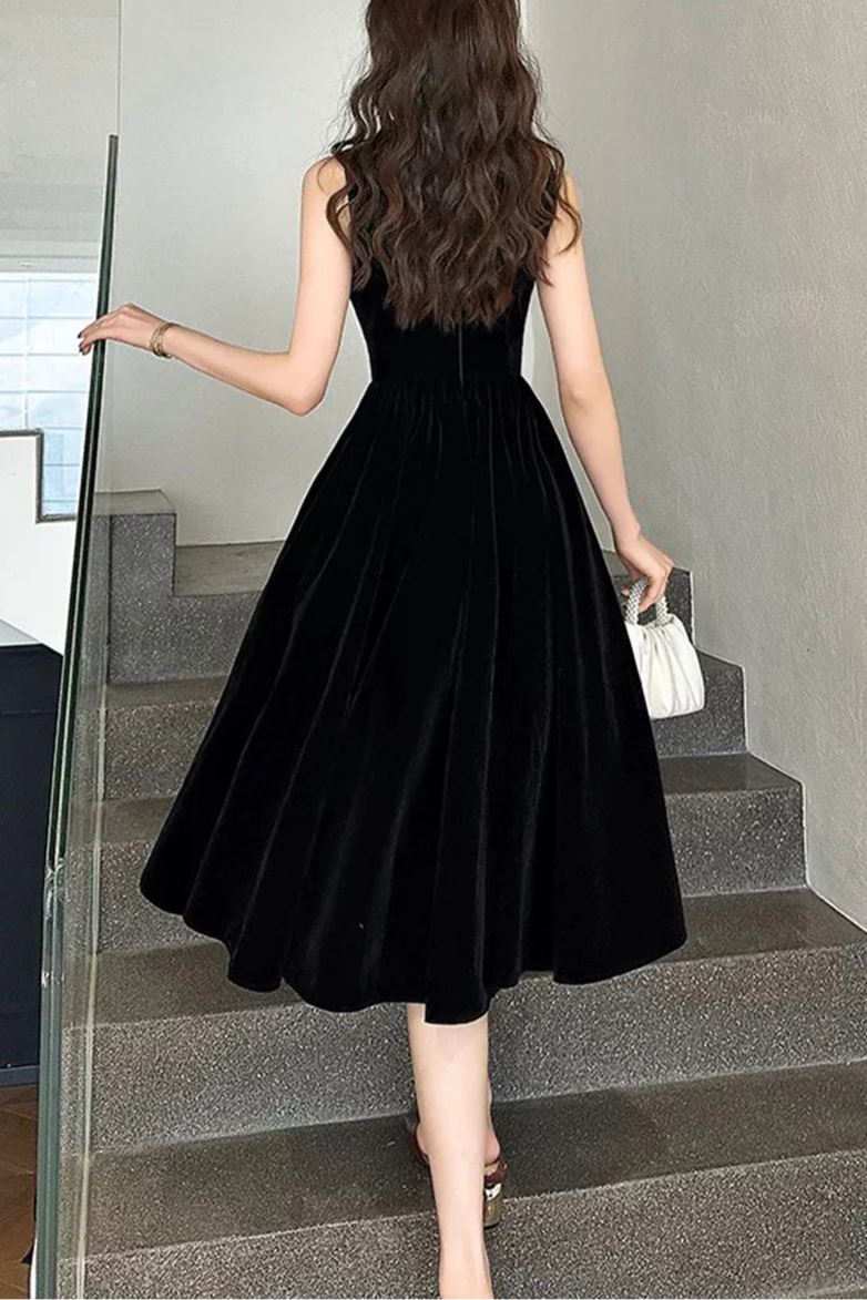 Elegant Black Velvet Pearl Round Neck Short Homecoming Dress A-Line Evening Dress