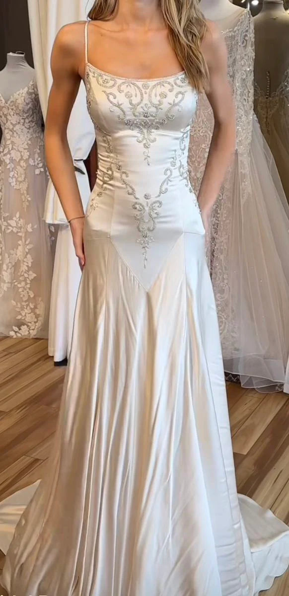 Elegant Low Collar Spaghetti Straps Beaded Wedding Dress Long Bridal Gowns With Train