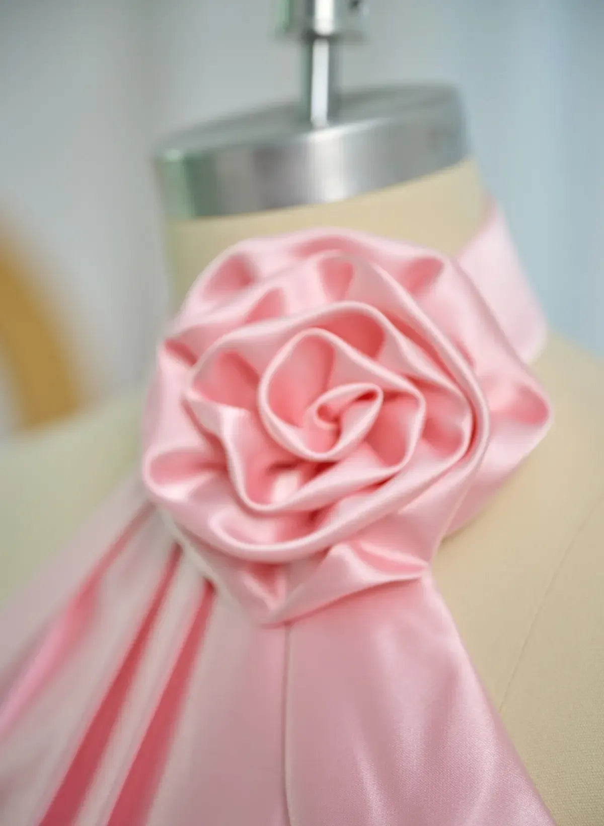 Stylish Elegant Mermaid Halter Flower Ruched Cutout Satin Pink Long Prom Dress