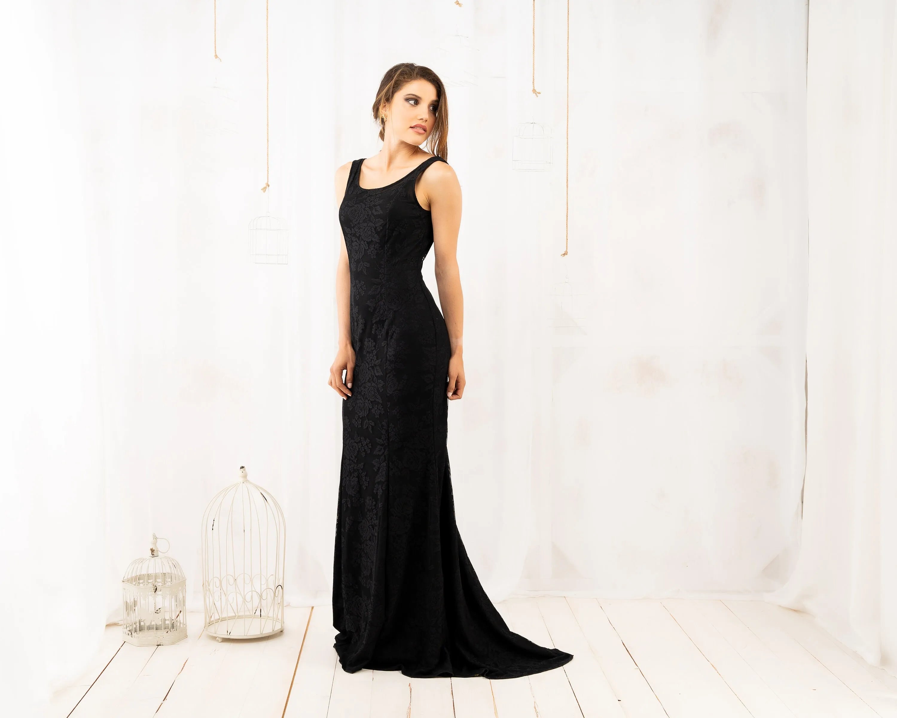 Elegant Mermaid Scoop Neck Floral Lace Black Prom Dress With Short Train