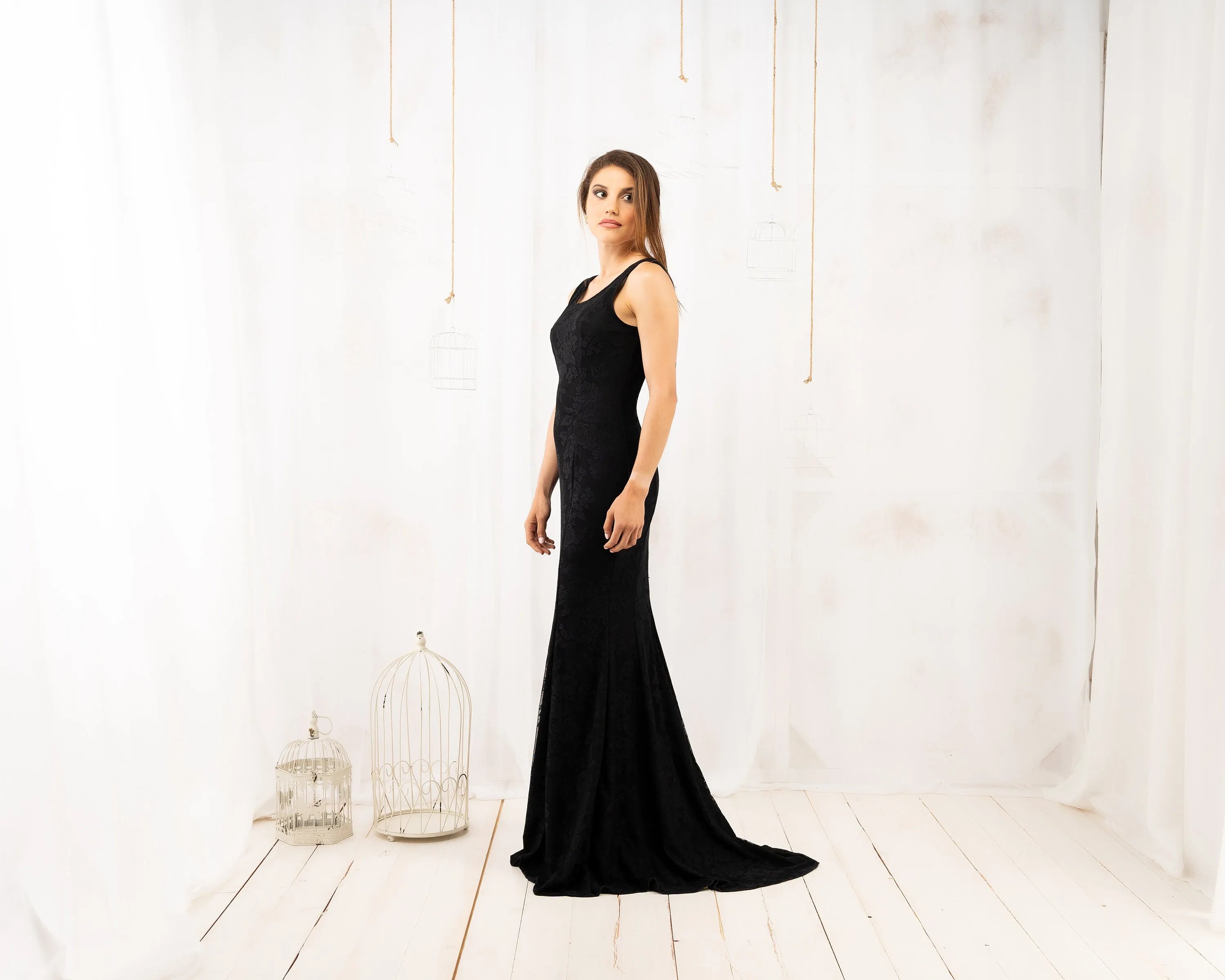 Elegant Mermaid Scoop Neck Floral Lace Black Prom Dress With Short Train