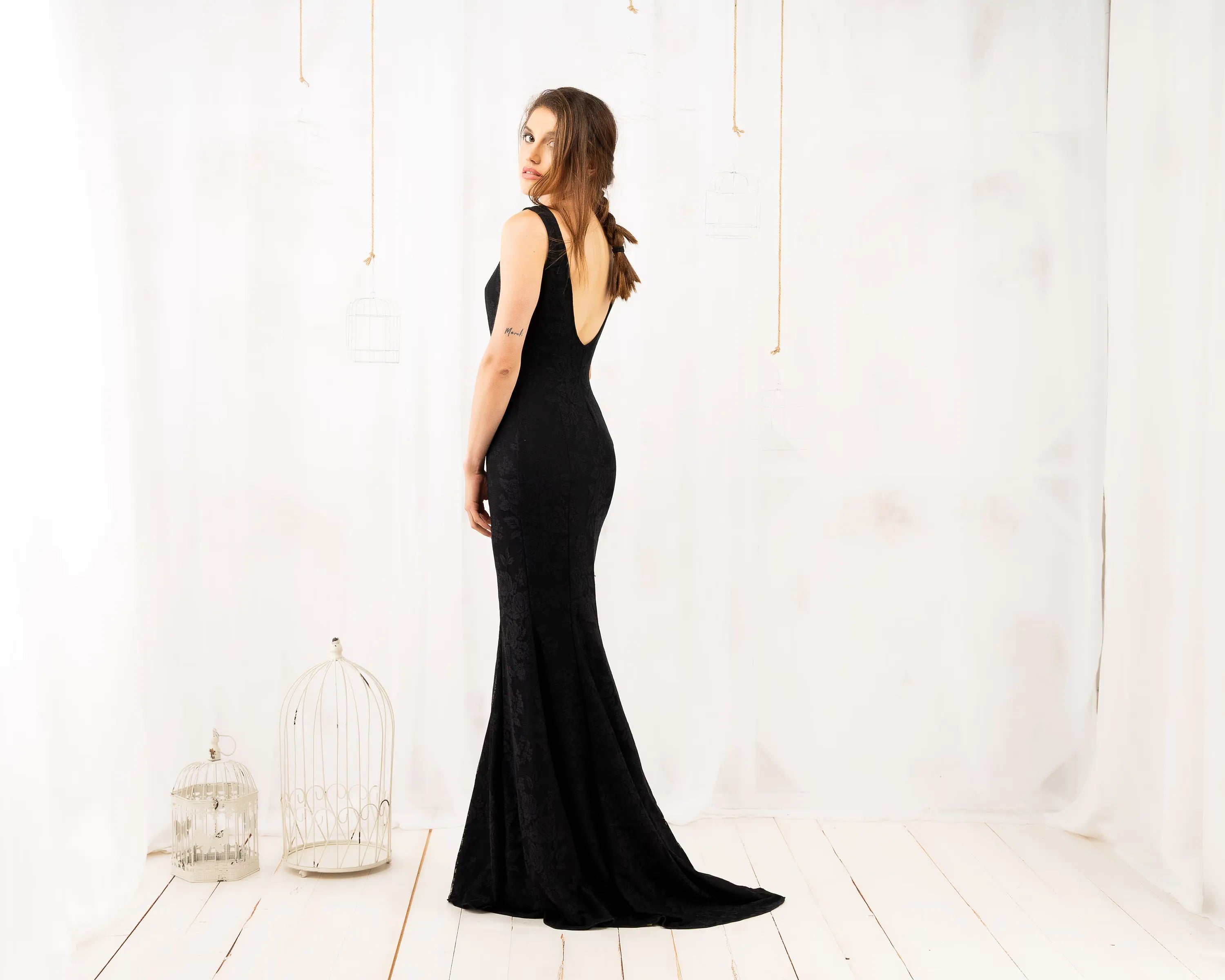Elegant Mermaid Scoop Neck Floral Lace Black Prom Dress With Short Train