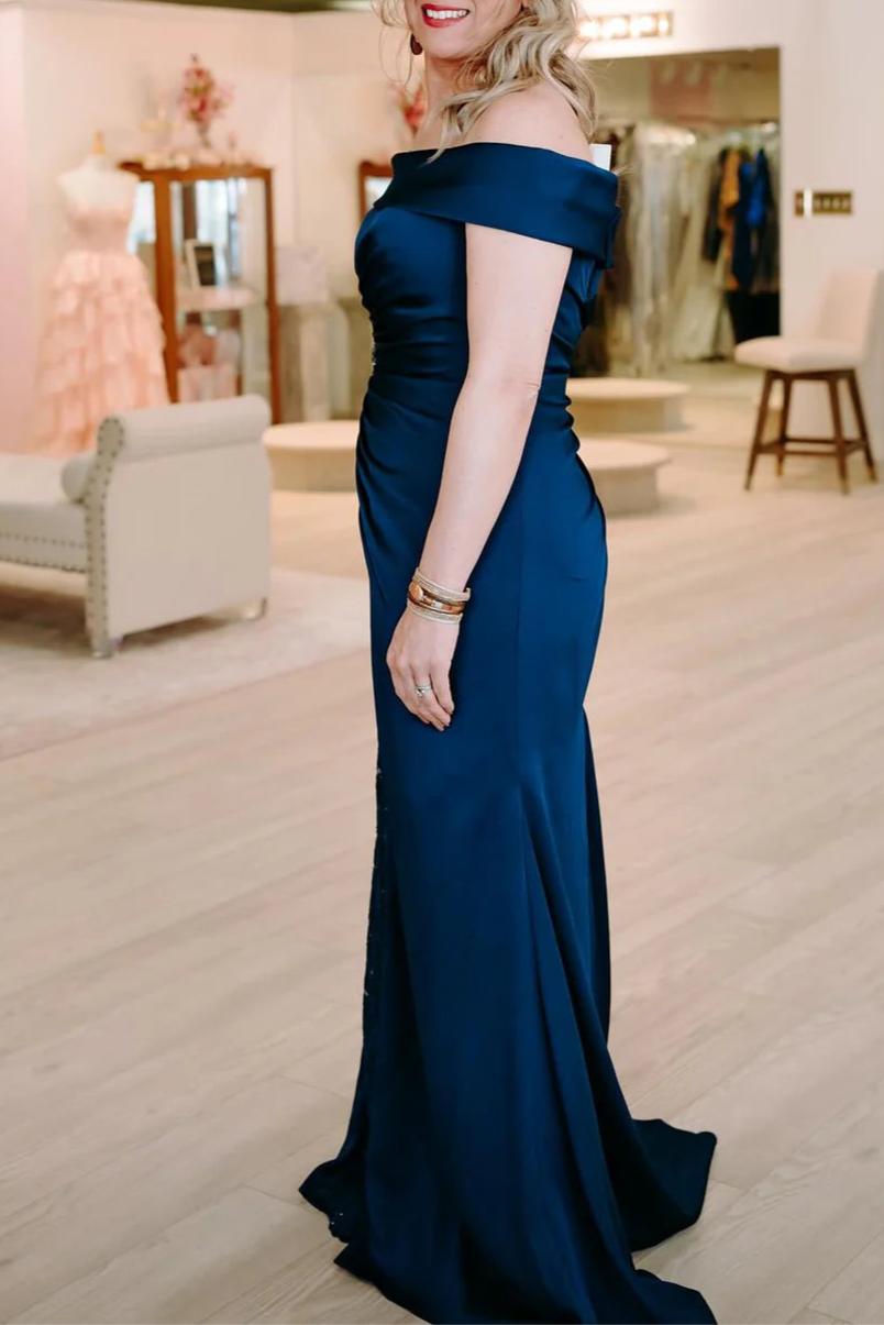 Elegant Navy Blue Appliques Pleated Off Shoulder Mother of the Bride Dresses With Train