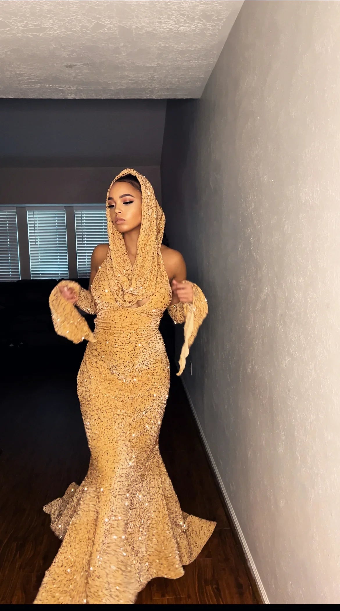 Elegant Red Sequin Halter Sheath V Neckline Long Prom Dresses Formal Evening Dress