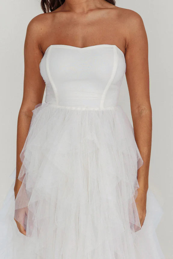 Elegant Strapless Bodycon Tulle Cascade White Maxi Evening Dress Prom Dress