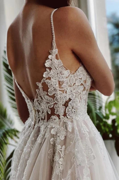 Elegant Tulle Floral Lace V Neck Spaghetti Straps Sleeveless A-line Wedding Dresses With Beaded