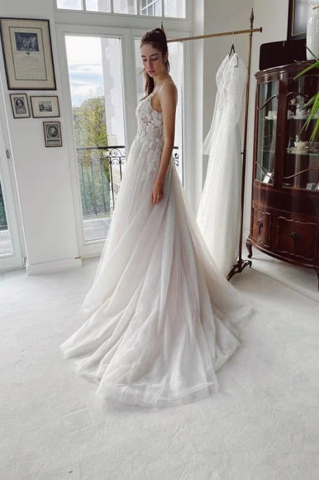 Elegant Tulle Floral Lace V Neck Spaghetti Straps Sleeveless A-line Wedding Dresses With Beaded