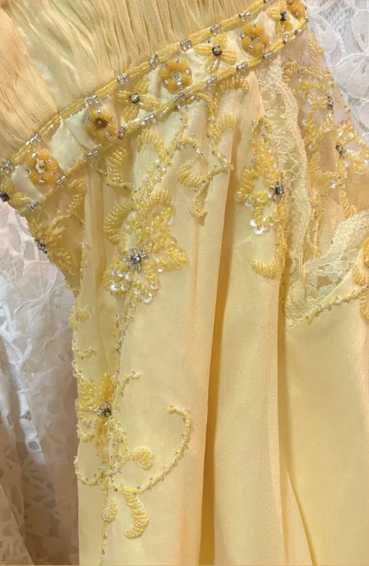 Elegant Yellow Chiffon With Beaded Lace Trim Halter Neck Bias Evening Dress Prom Dress