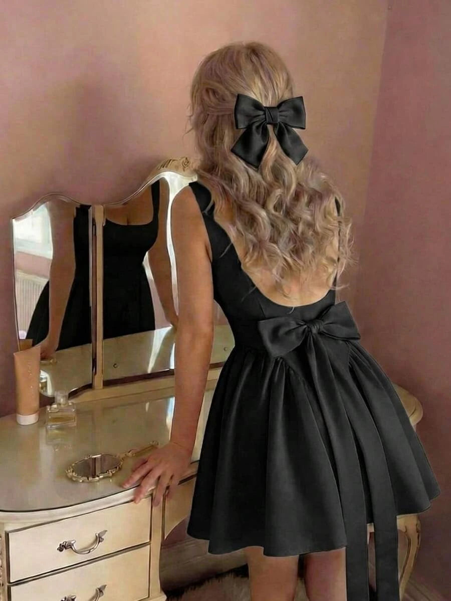 Elegant A-Line Square Neck Bow Back Satin Black Mini Homecoming Dress For Ladies