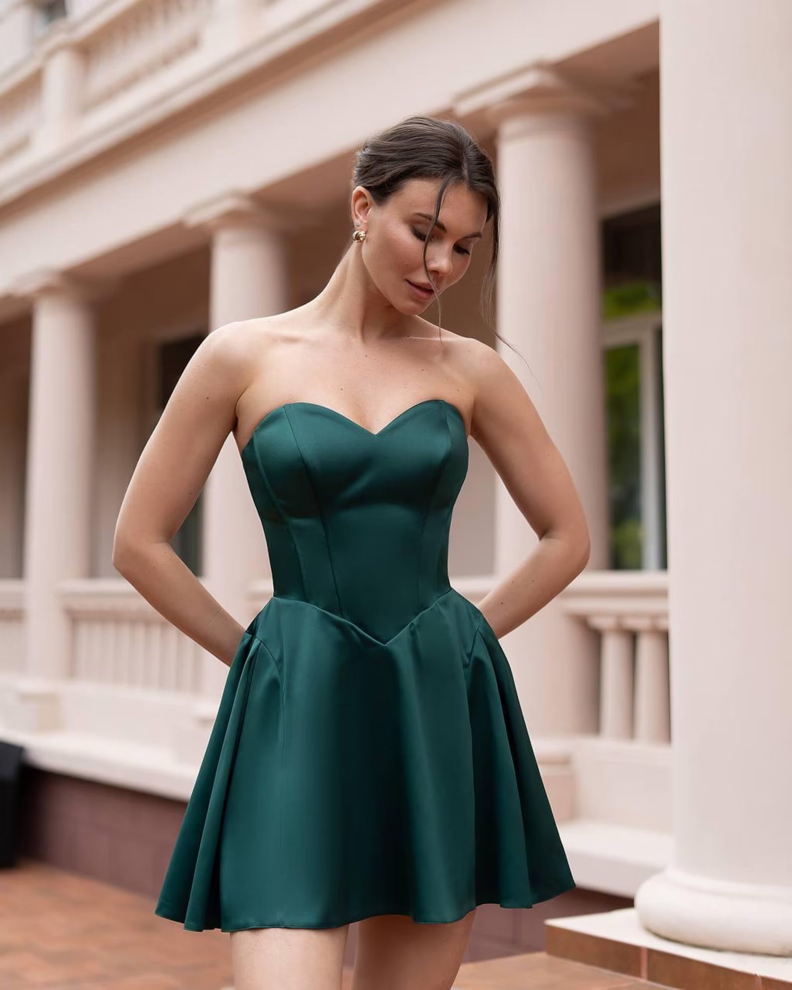 Elegant A-Line Sweetheart Corset Pleated Satin Emerald Green Short Homecoming Dress