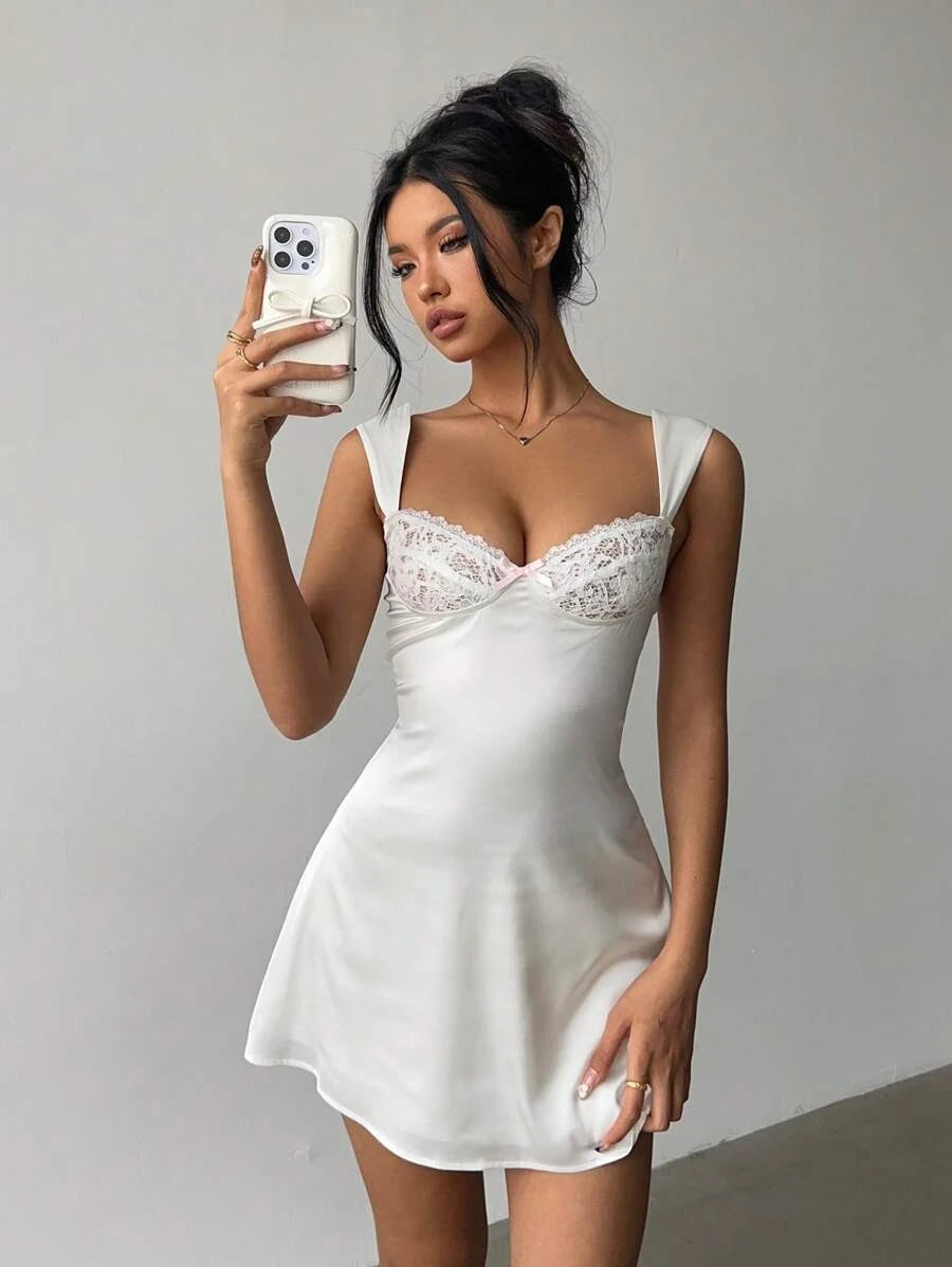 Elegant A-Line Sweetheart Lace Bodice Satin White Mini Homecoming Dresses
