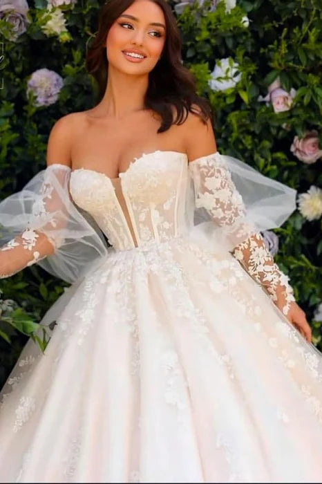 Gorgeous Tulle Floral Lace Sweetheart Strapless Princess Gown Appliques Aline Wedding Dresses