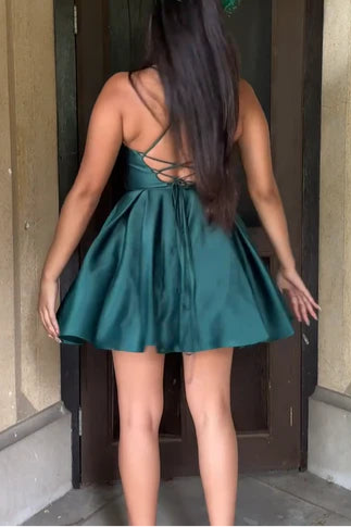 Green Satin Pleated A-Line Spaghetti Straps V-Neck BodyCon Short Homecoming Dress