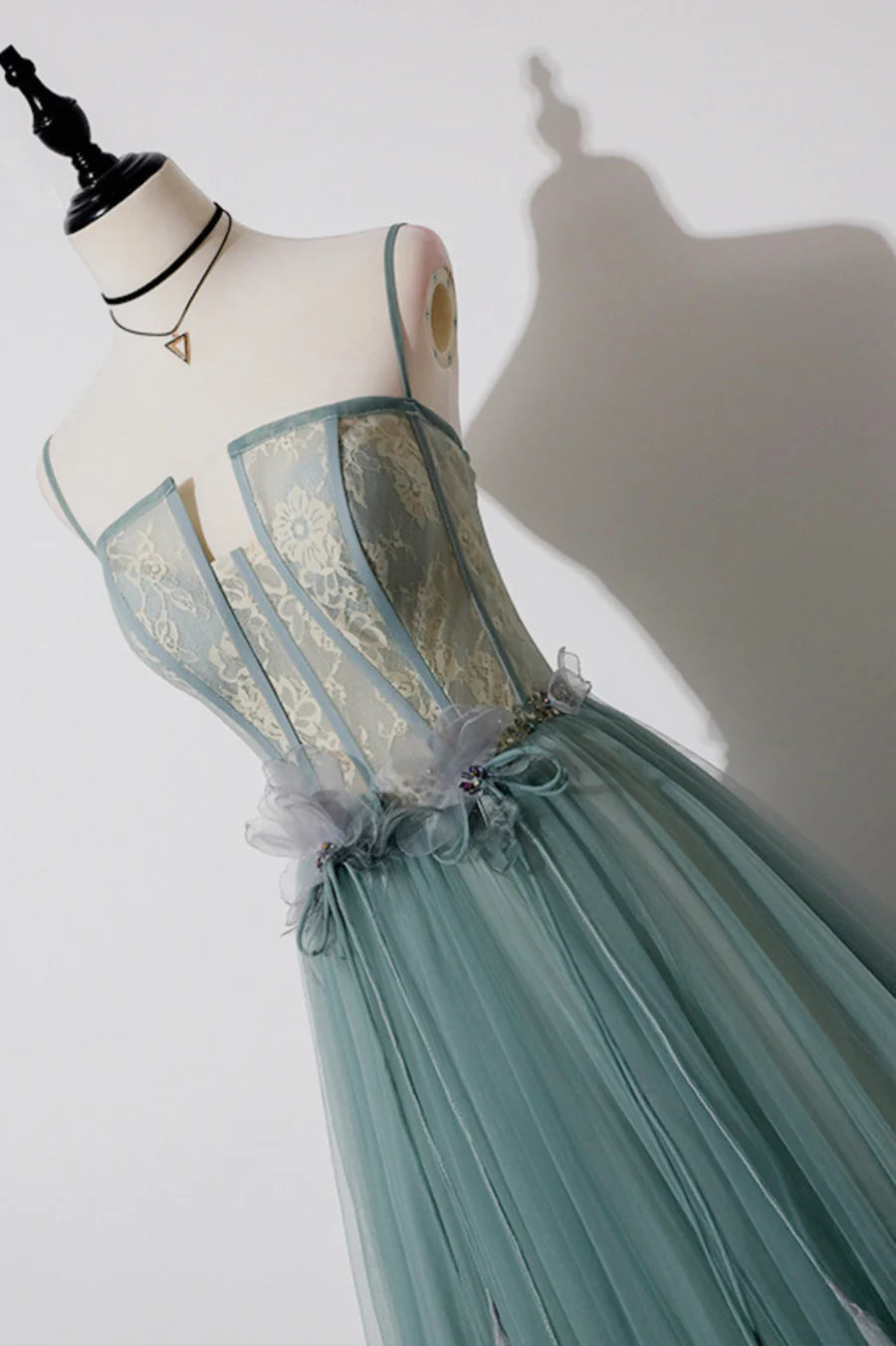 Lovely A-Line Spaghetti Straps Floral Lace Tulle Green Long Prom Dresses