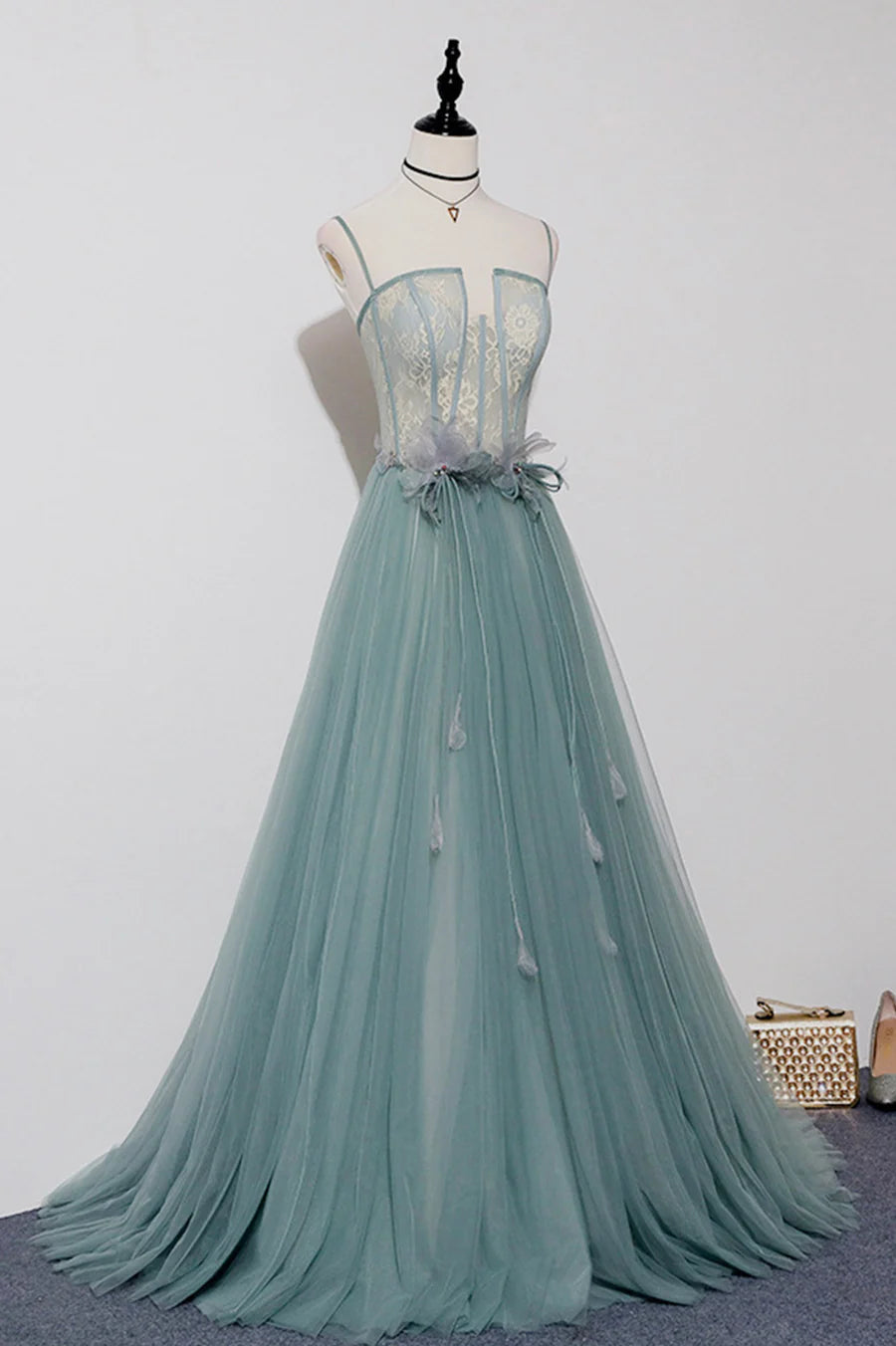 Lovely A-Line Spaghetti Straps Floral Lace Tulle Green Long Prom Dresses