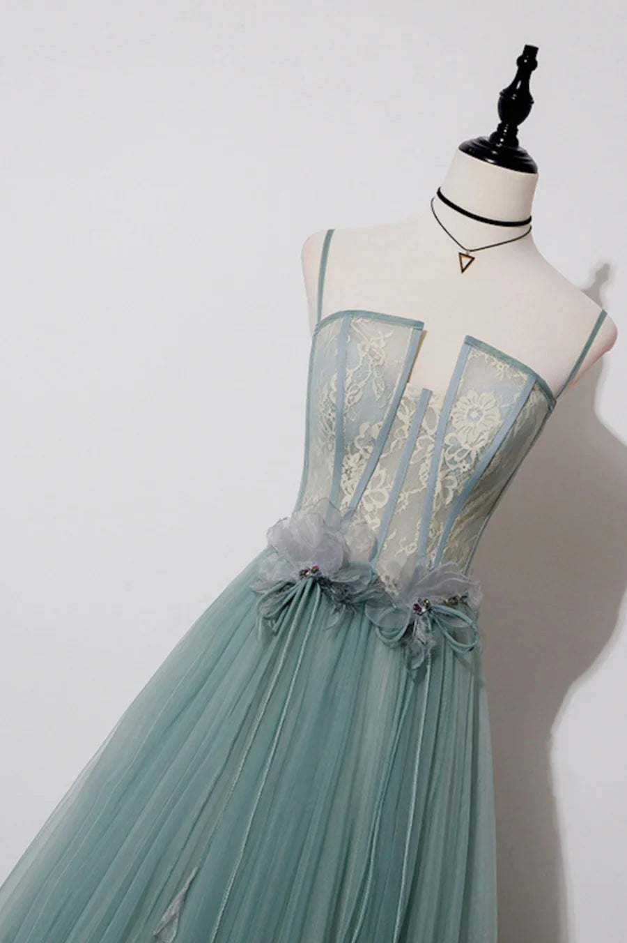 Lovely A-Line Spaghetti Straps Floral Lace Tulle Green Long Prom Dresses