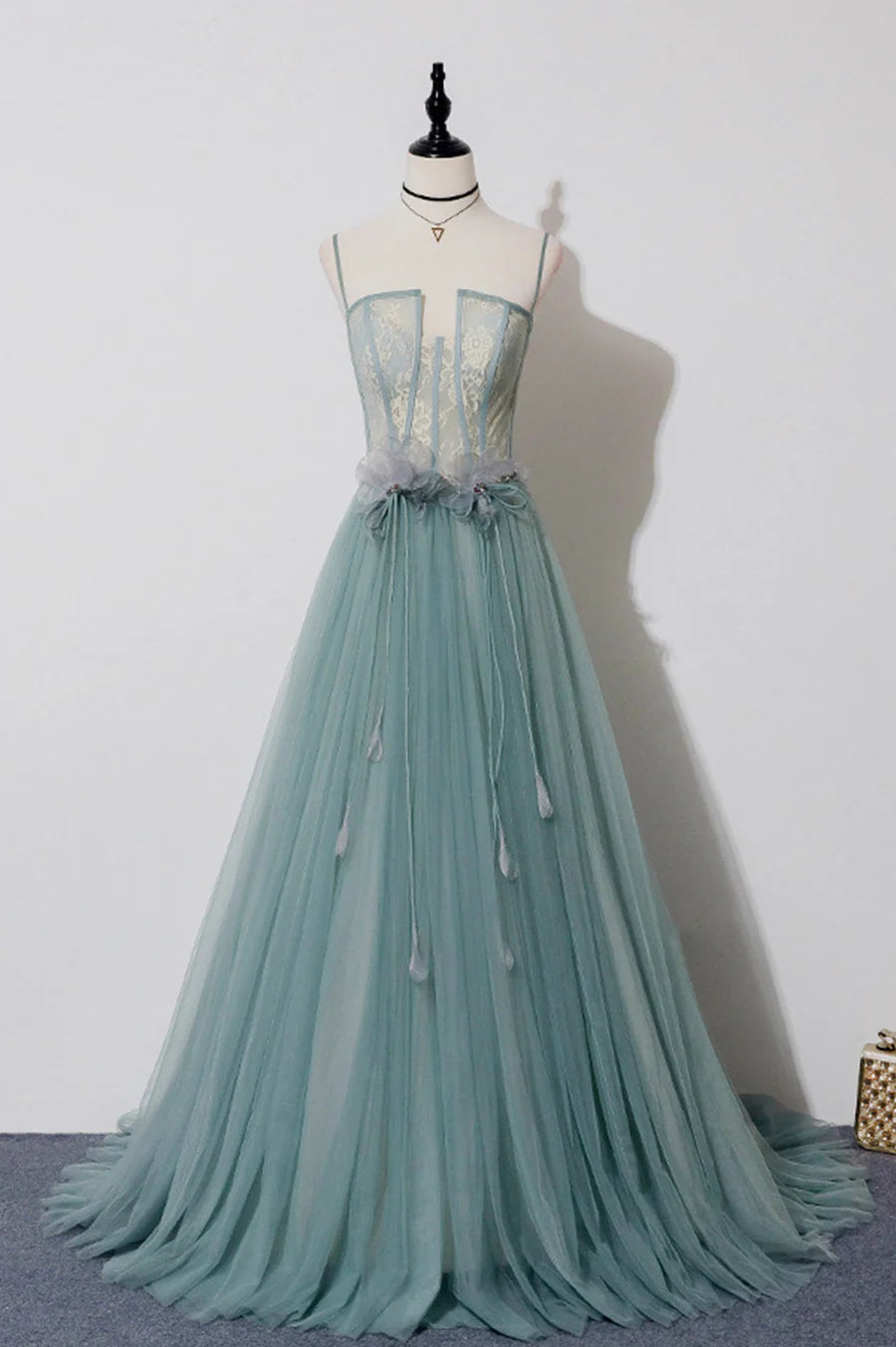 Lovely A-Line Spaghetti Straps Floral Lace Tulle Green Long Prom Dresses