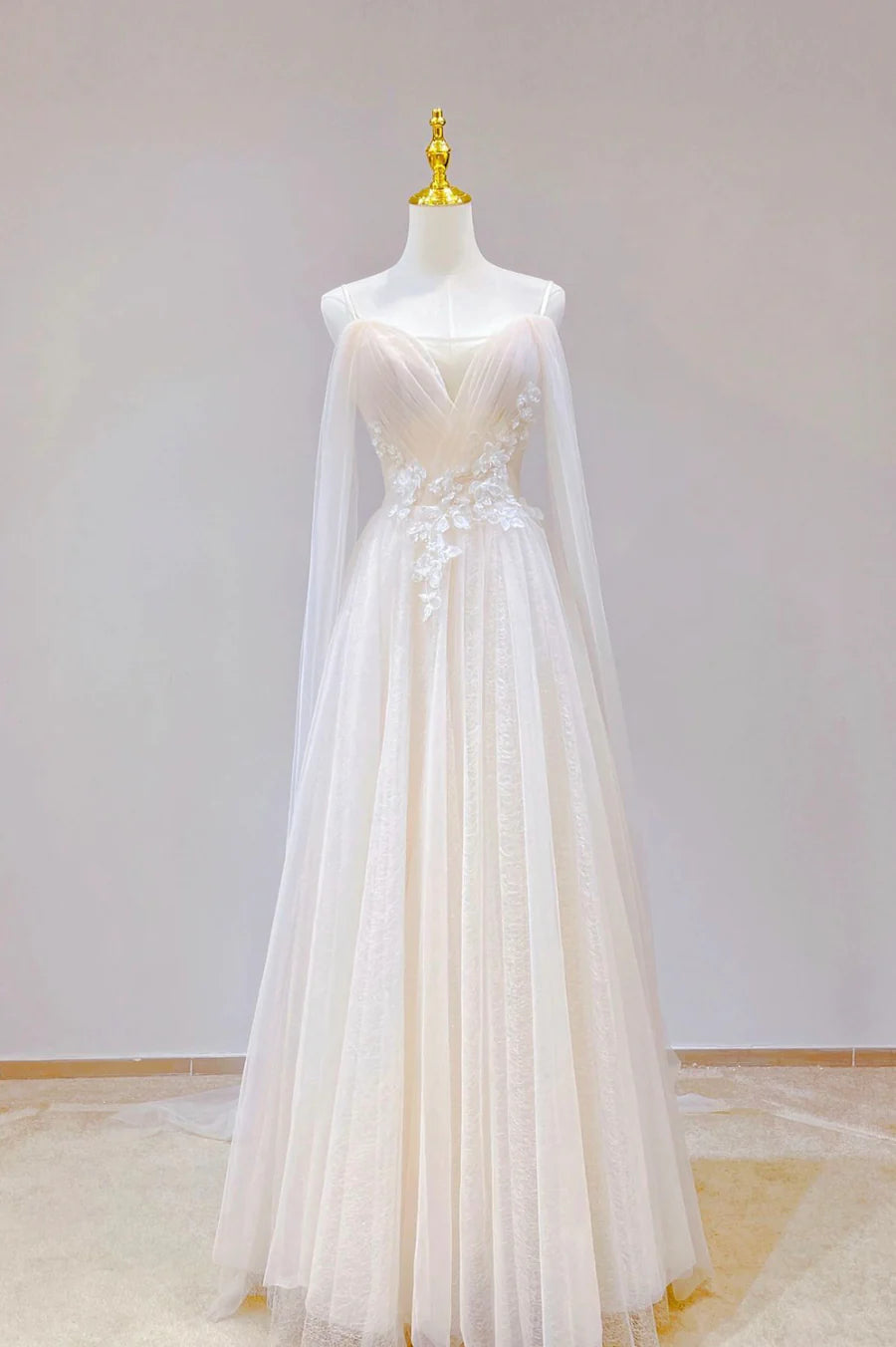 Lovely A-Line V Neck Spaghetti Straps Applique Tulle Lace Champagne Long Prom Dress