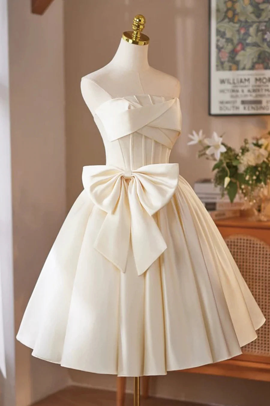 Lovely Champagne Satin Short Corset Prom Dress A-Line Strapless Homecoming Dress With Bow
