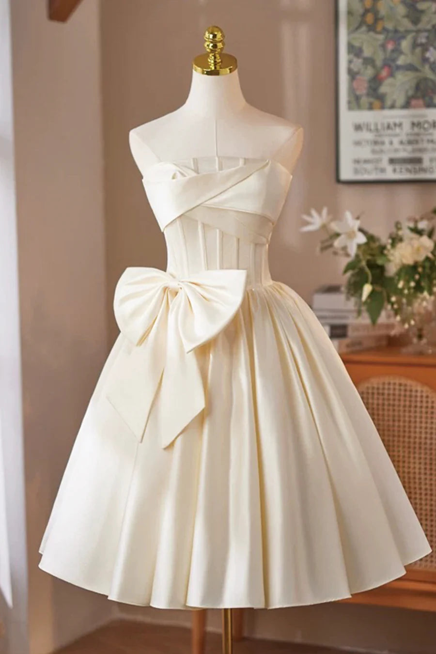 Lovely Champagne Satin Short Corset Prom Dress A-Line Strapless Homecoming Dress With Bow