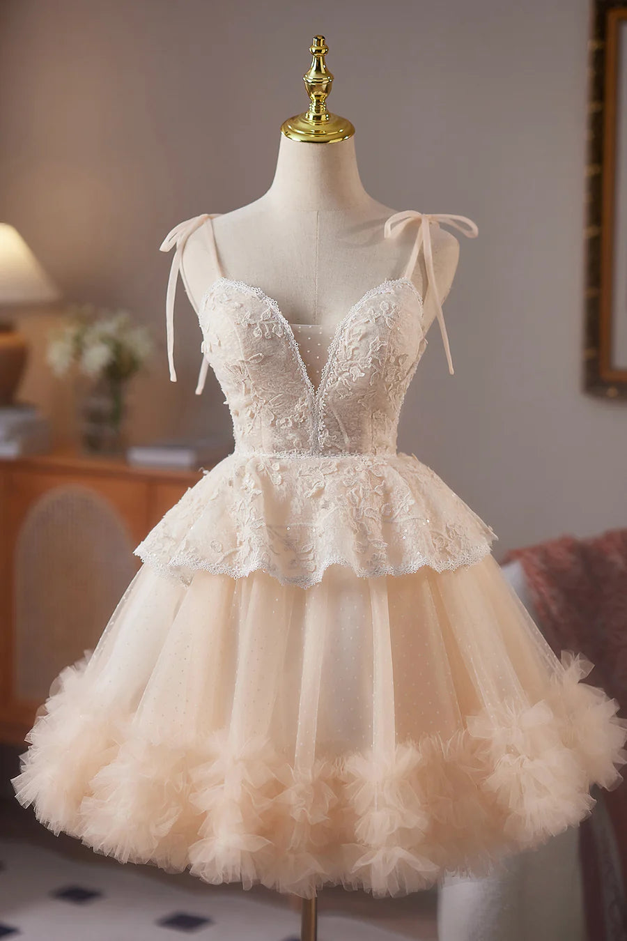 Lovely Champagne Tulle Lace Spaghetti Straps A-Line Short Prom Dress Party Dress