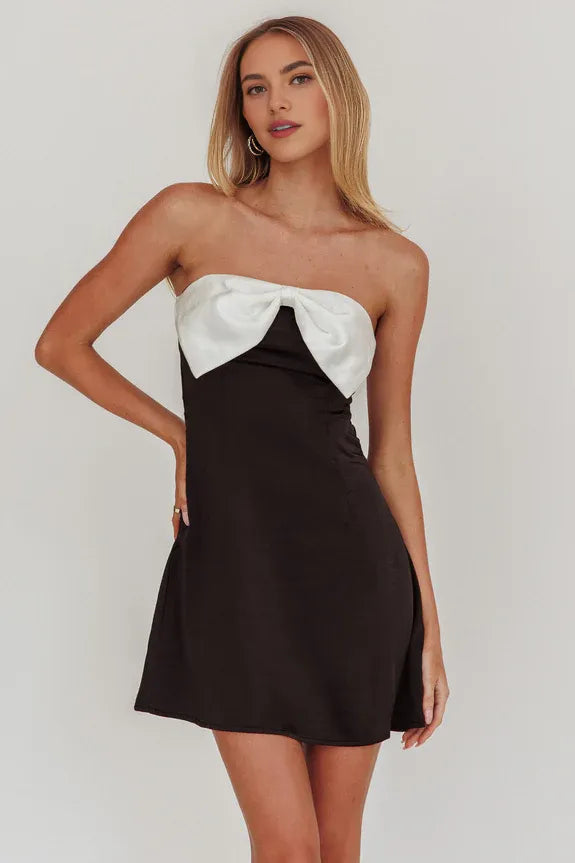 Lovely Strapless Sleeveless Bow Bust Black Mini Homecoming Dress