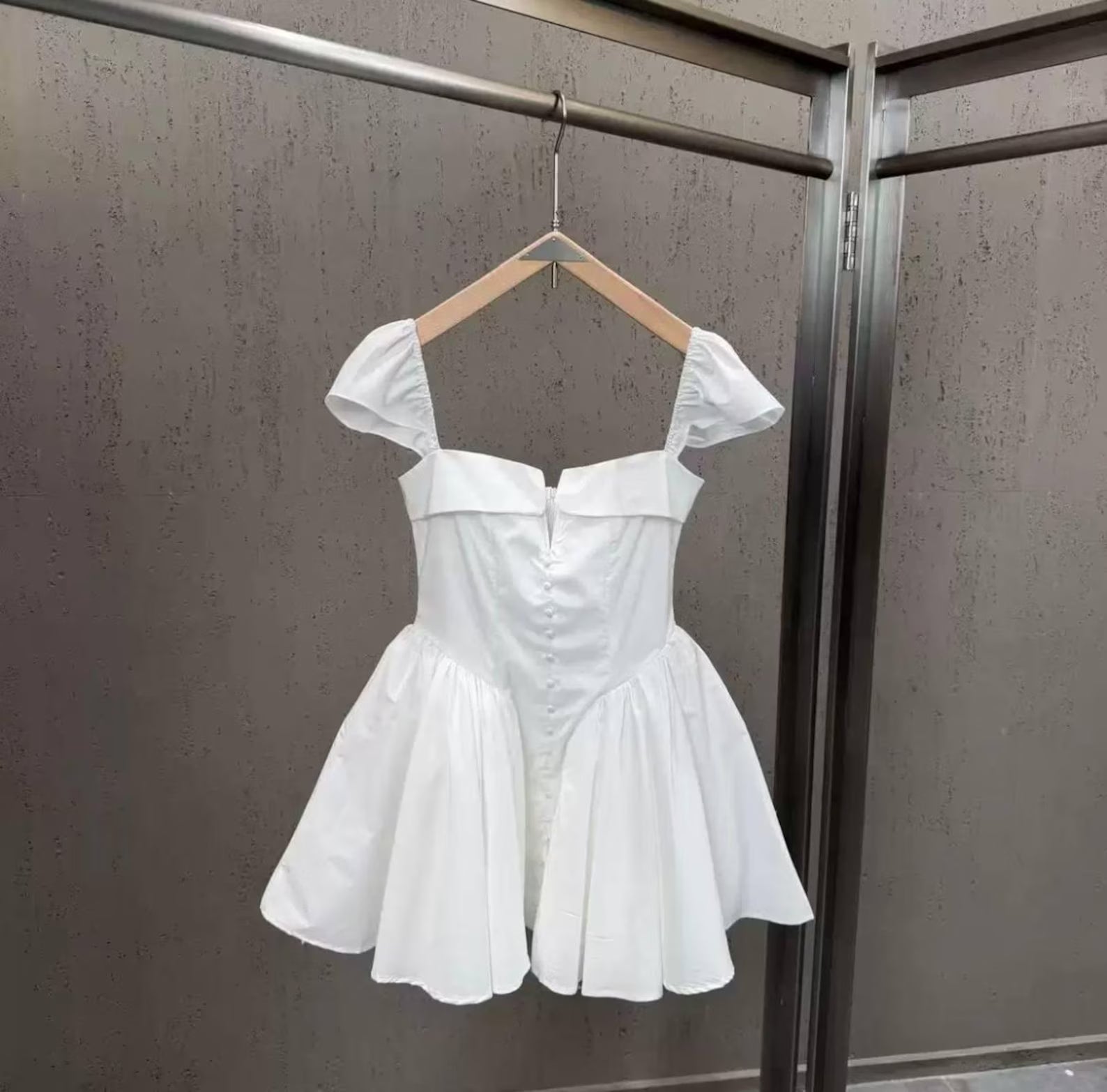 Lovely A-Line Sweetheart Neck Cap Sleeve Button White Short Homecoming Dresses