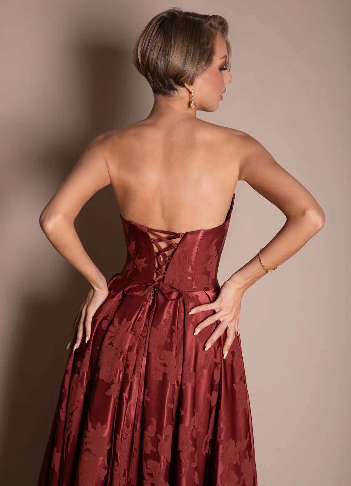 Luxurious A-line Strapless Jacquard Red Floor Length Evening Dress