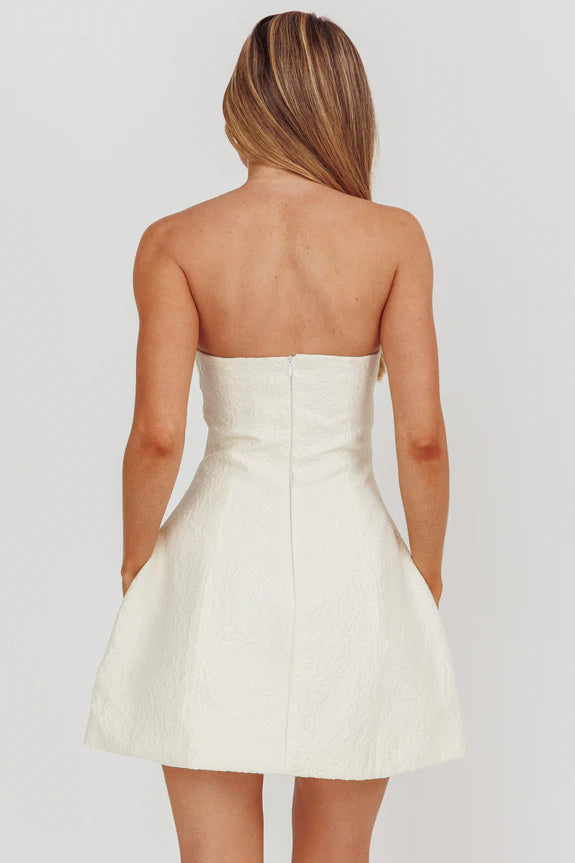Luxurious Strapless Sleeveless Jacquard Textured Cream Mini Homecoming Dress