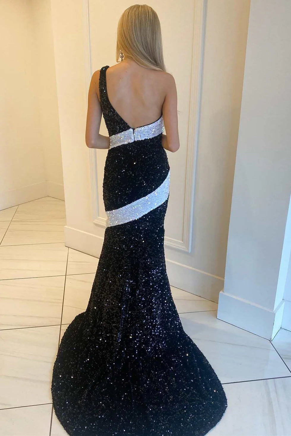Mermaid One-Shoulder Sequin Black And White Evening Dress With Sweep Train