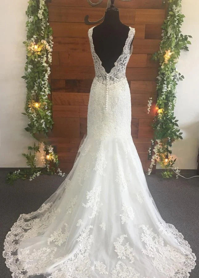 Mermaid White Lace Beaded Appliques V-Neck Sleeveless Wedding Dresses With Chapel Train