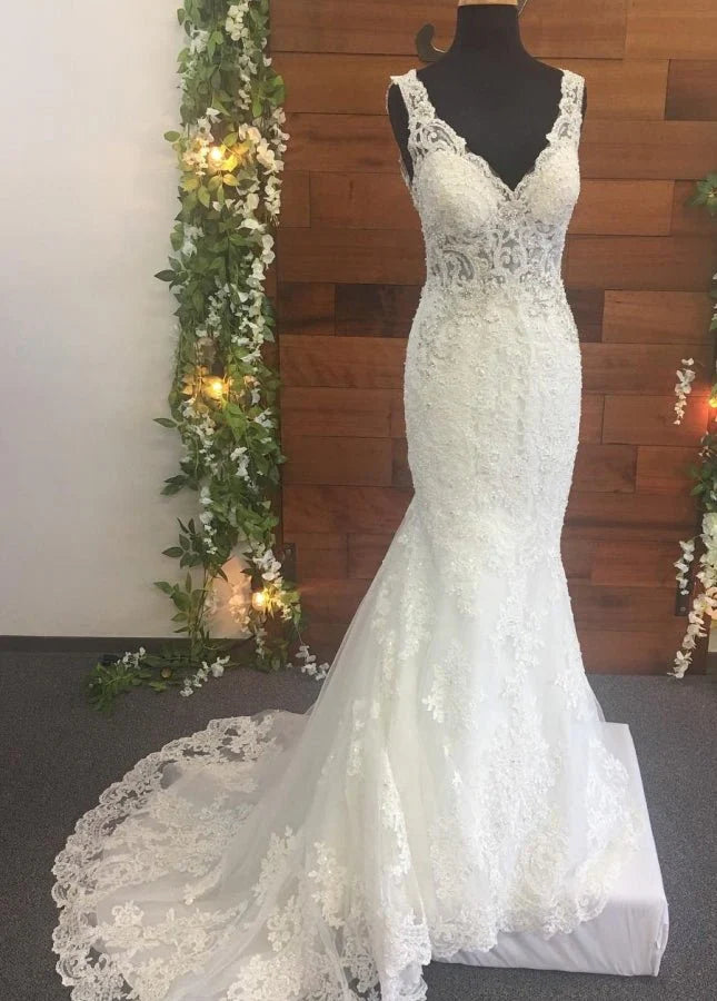 Mermaid White Lace Beaded Appliques V-Neck Sleeveless Wedding Dresses With Chapel Train