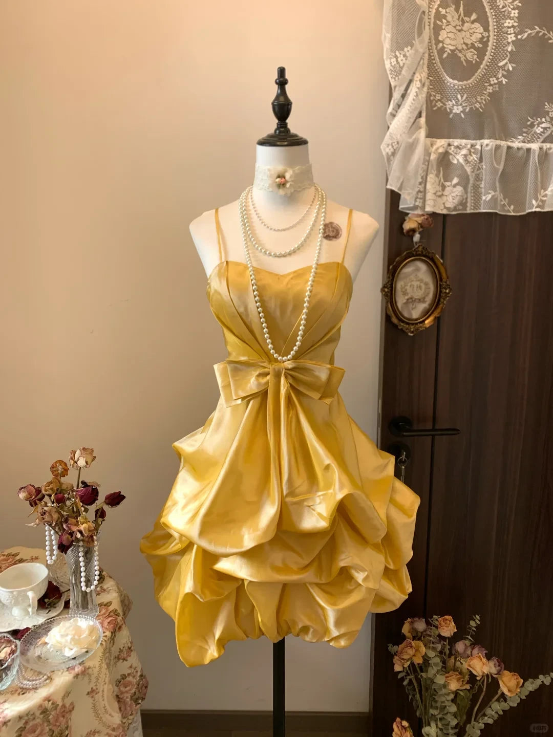 New A-Line Sweetheart Bow Ruffle Satin Golden Short Homecoming Dress For Ladies