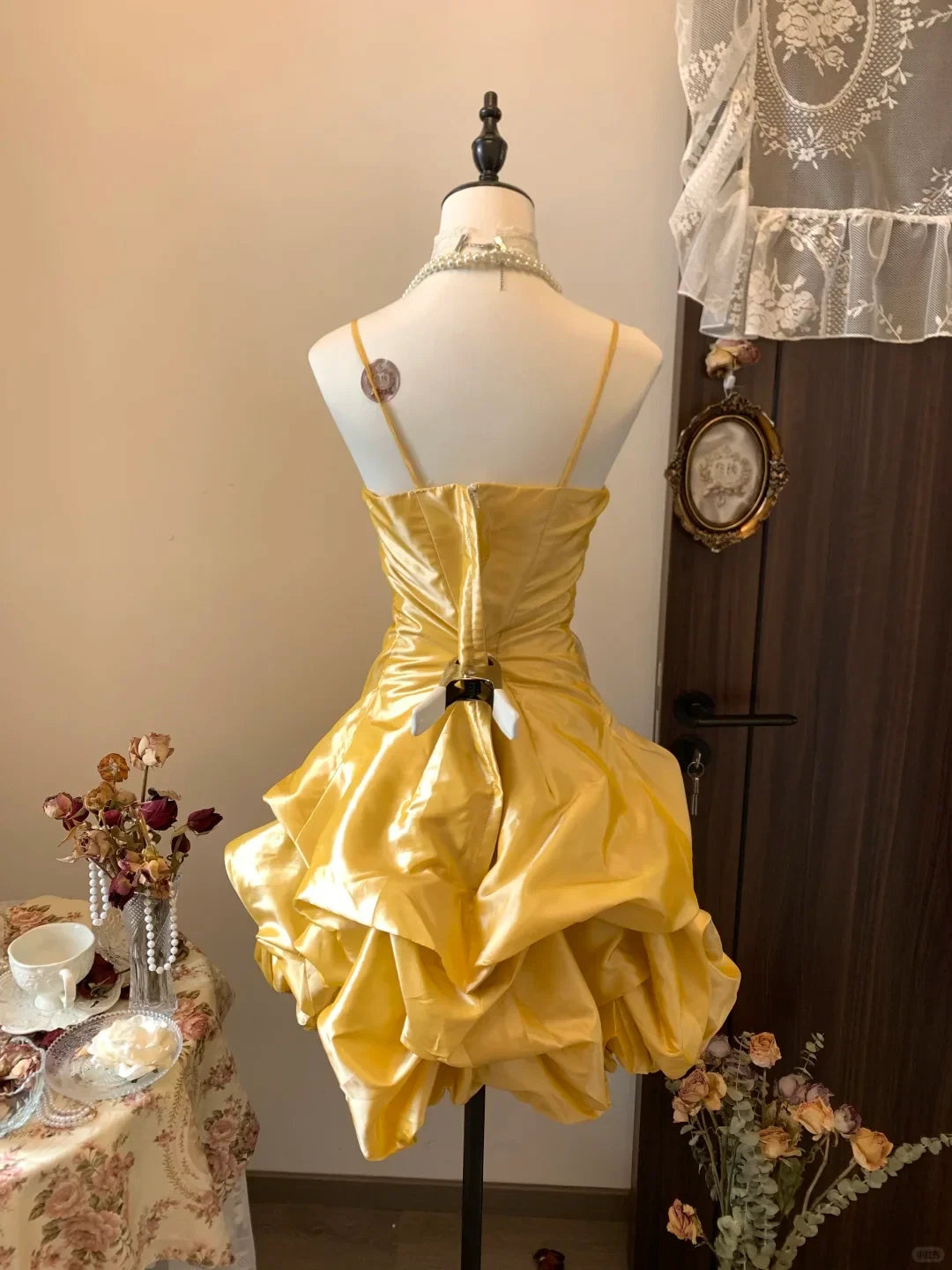 New A-Line Sweetheart Bow Ruffle Satin Golden Short Homecoming Dress For Ladies