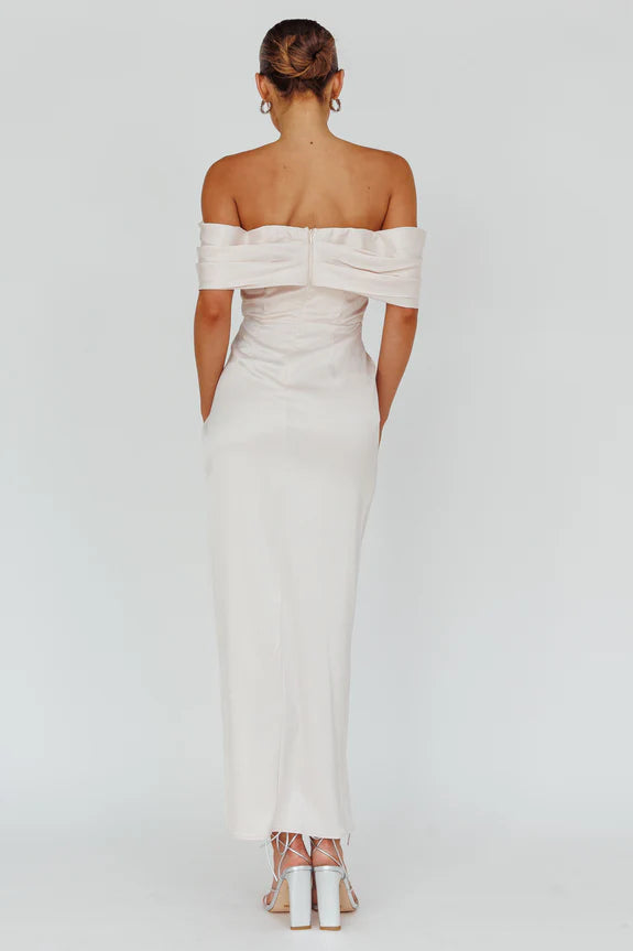 Off-Shoulder Short Sleeves Twist Pearl Maxi Evening Dress With High Slit