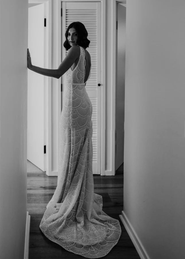 Pretty Mermaid Bohemian Lace Wedding Dresses V-Neck Backless Bridal Gowns With Sweep Train