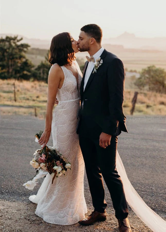 Pretty Mermaid Bohemian Lace Wedding Dresses V-Neck Backless Bridal Gowns With Sweep Train