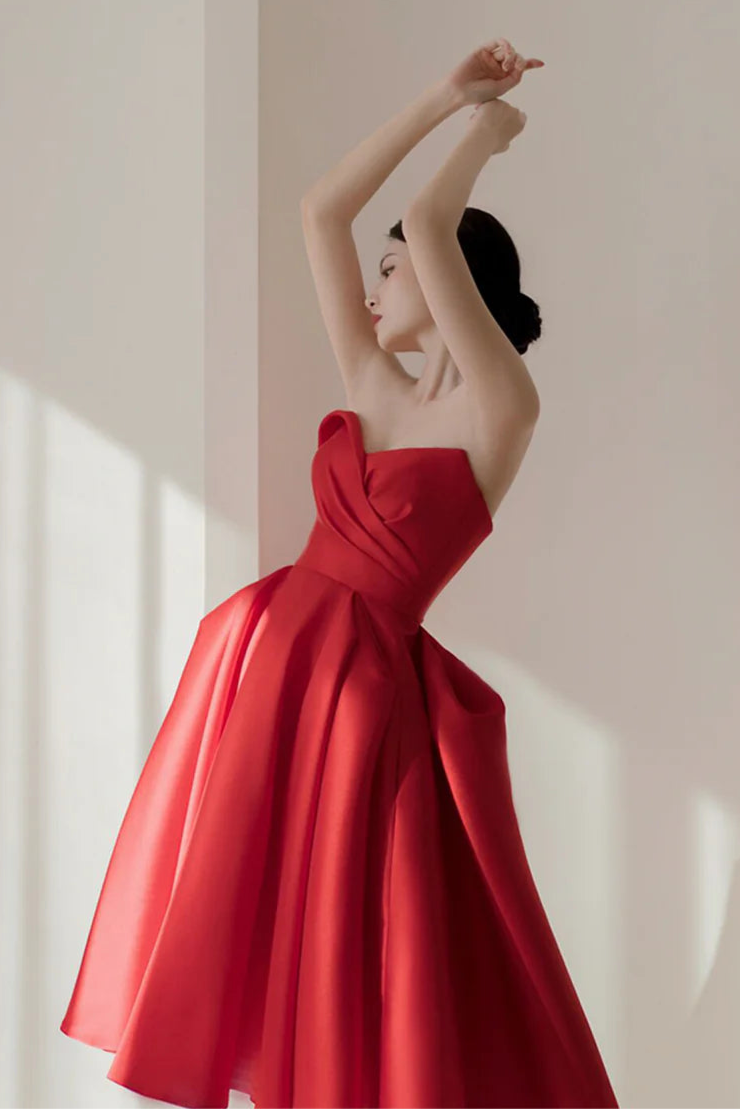 Pretty Red Satin V Neck Pleated Strapless Short Prom Dress A-Line Party Homecoming Dress